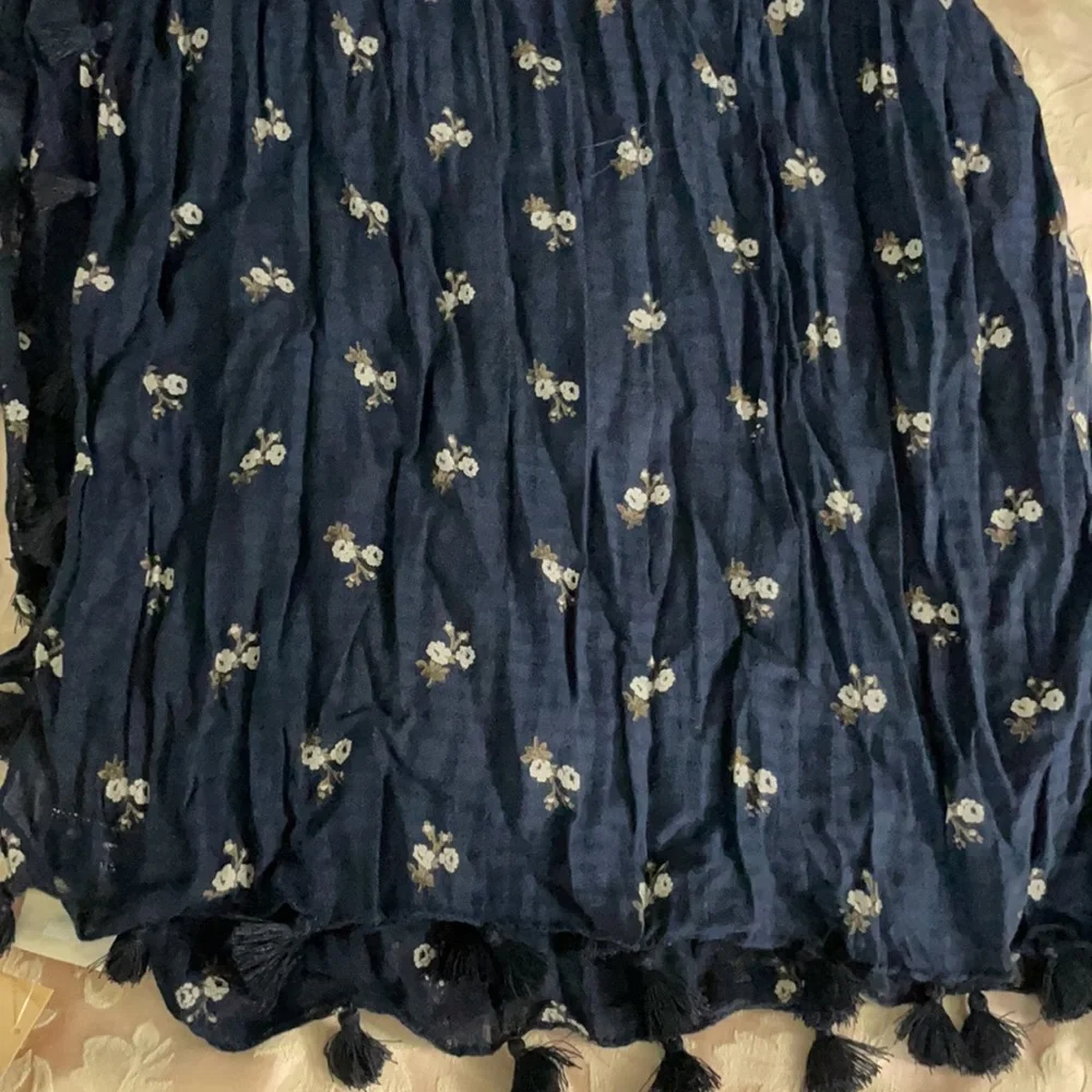 Cute scarf made of 100percwnt cotton in navy blue color with beautiful designs